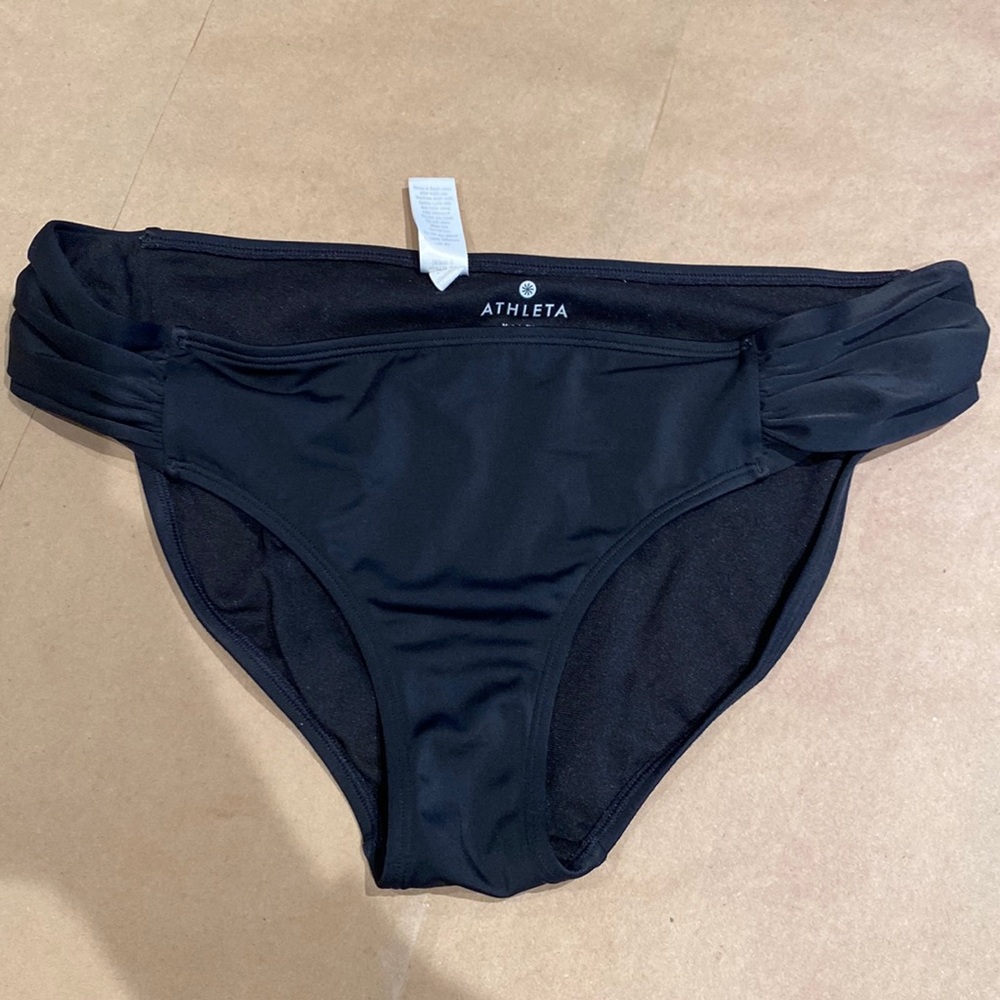 Athleta medium sized black bottoms